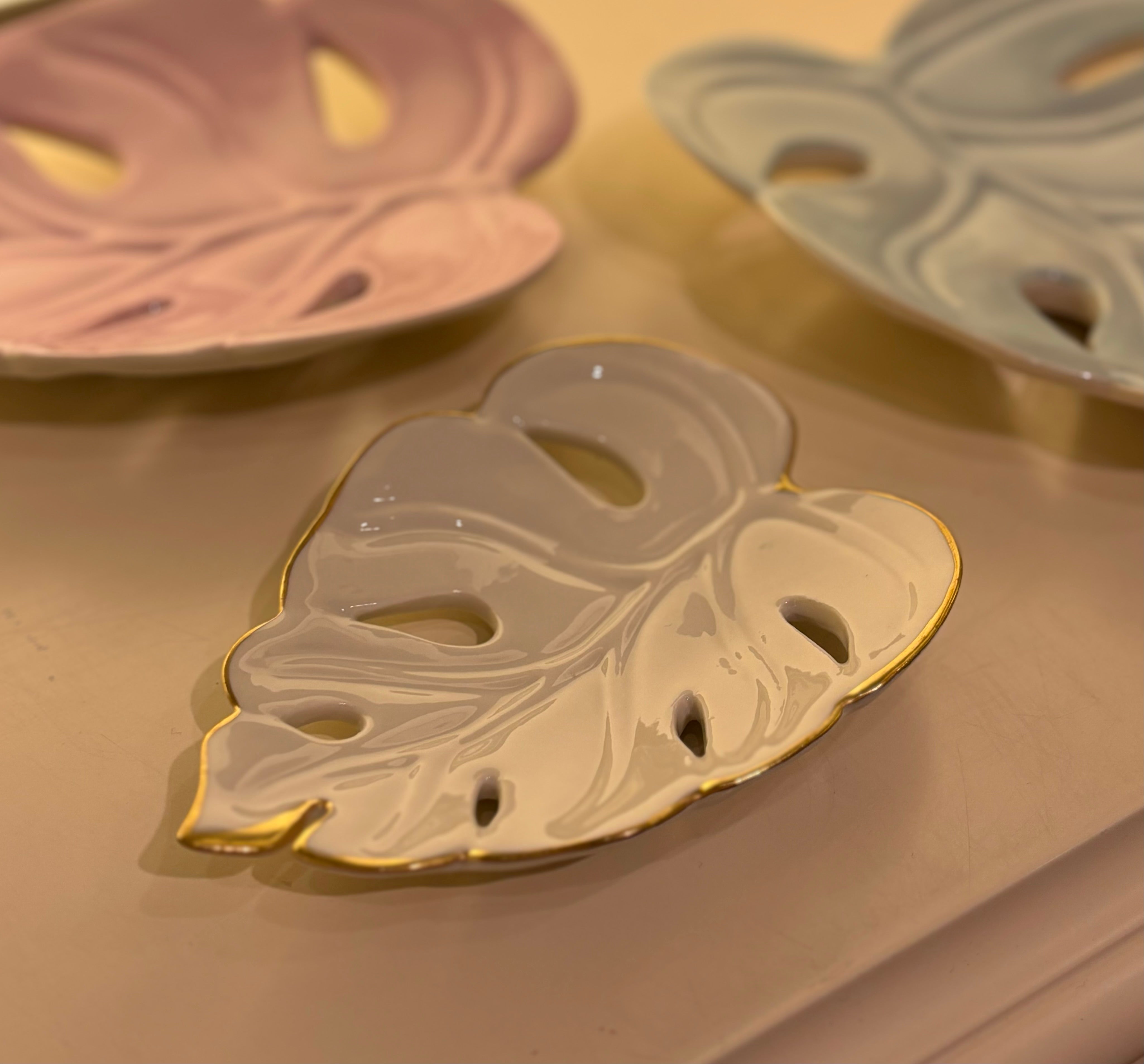 VILLARI ヴィラーリ　シェルプレート　ホワイトアンティークゴールド TABLE ACCESSORIES – VILLARI
