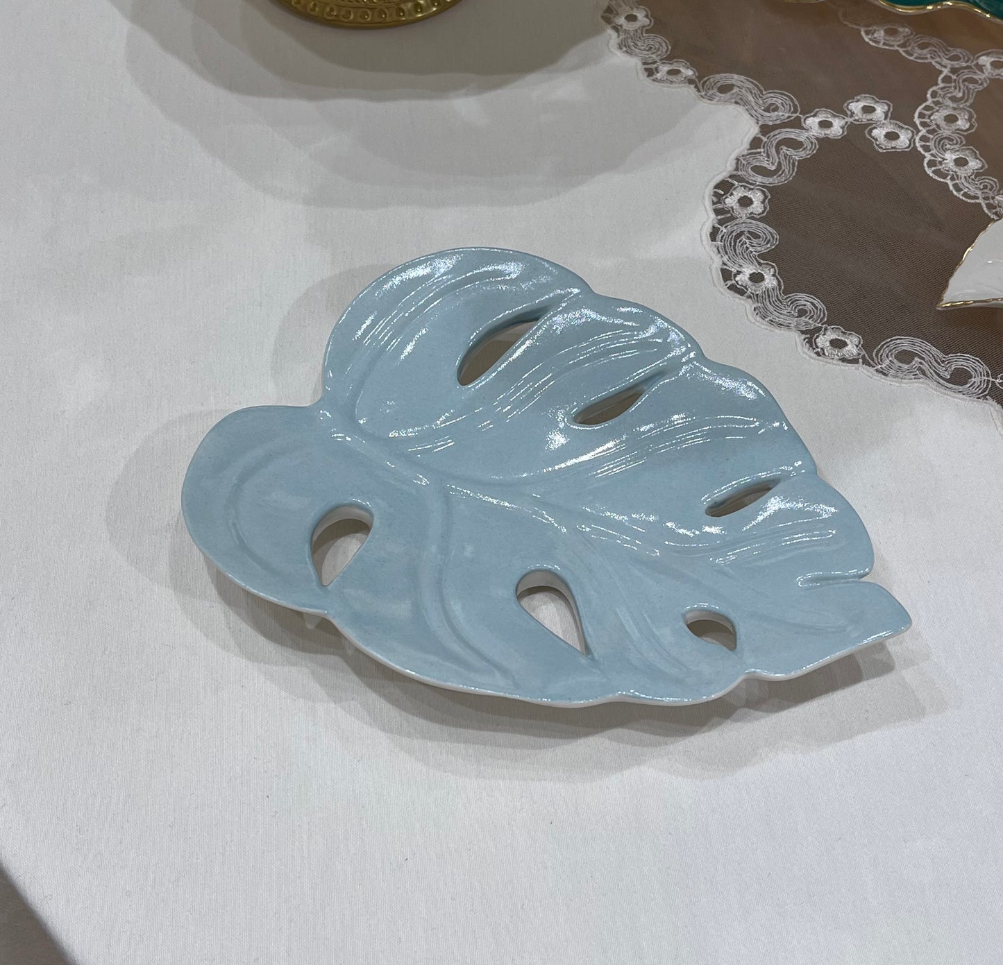 Monstera Plate Medium Aquamarine