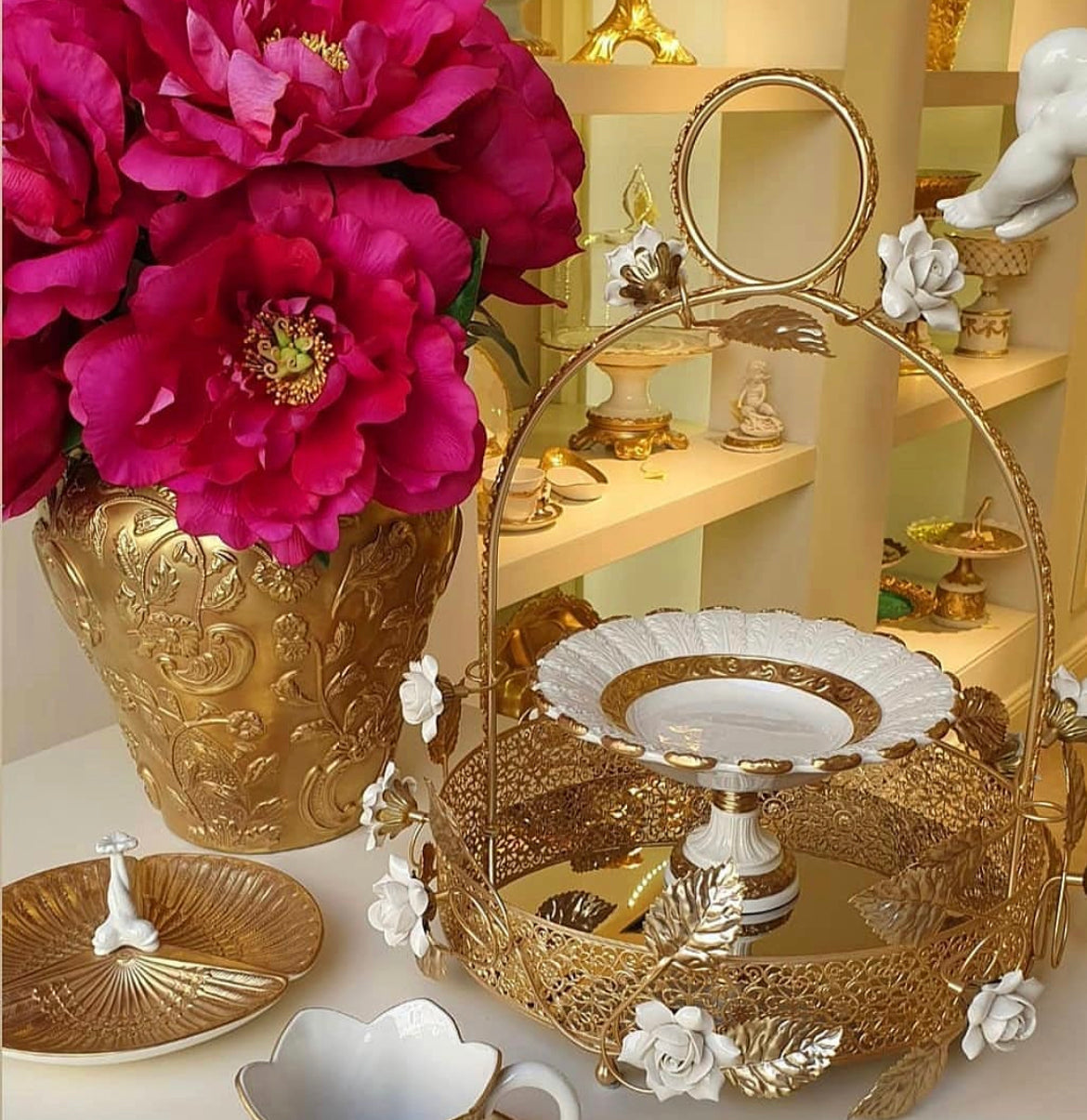 Marie-Antoinette Pink & Gold Pic Nic Basket