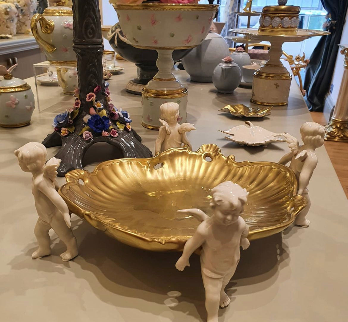 Michelangelo Centrepiece - White & Gold